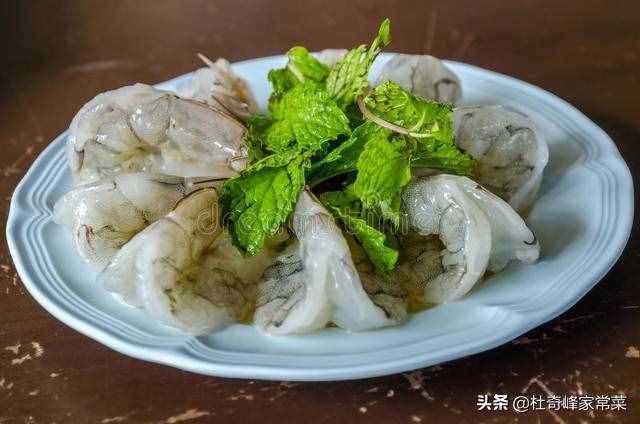 家常菜之三色炒蝦仁，顏色鮮艷，味道清香，看到就有食欲