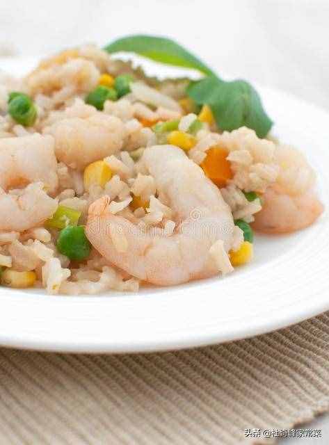 家常菜之三色炒蝦仁，顏色鮮艷，味道清香，看到就有食欲
