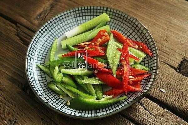 臘肉別再蒸著吃，4款家常做法簡單又美味，好吃的不要不要的！