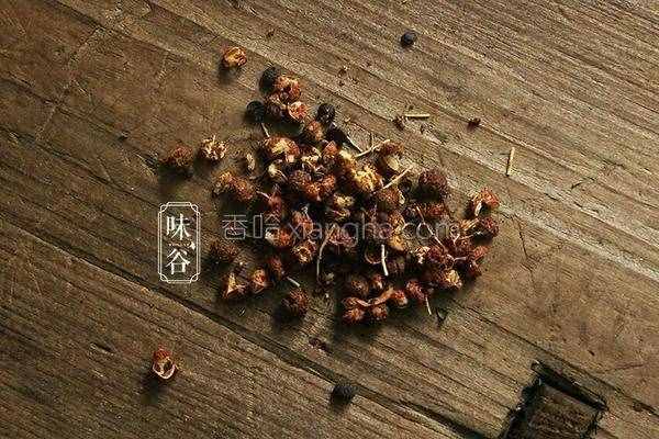 臘肉別再蒸著吃，4款家常做法簡單又美味，好吃的不要不要的！