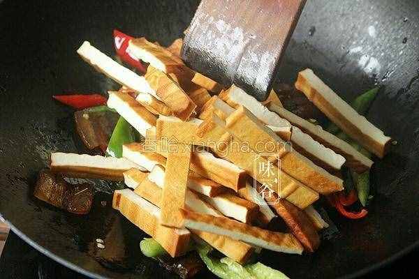 臘肉別再蒸著吃，4款家常做法簡單又美味，好吃的不要不要的！