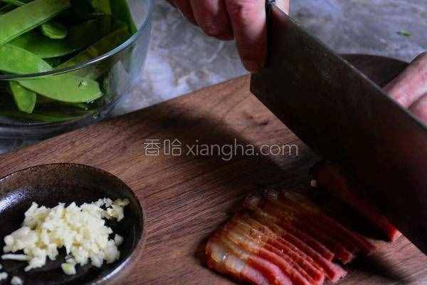 臘肉別再蒸著吃，4款家常做法簡單又美味，好吃的不要不要的！