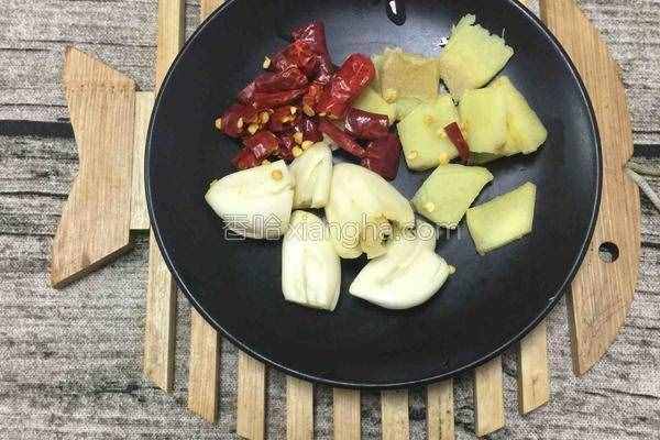 臘肉別再蒸著吃，4款家常做法簡單又美味，好吃的不要不要的！