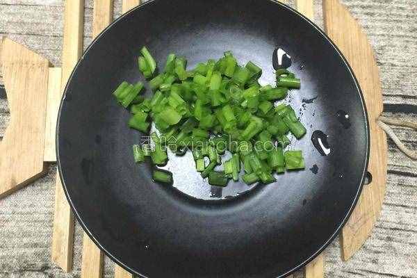 臘肉別再蒸著吃，4款家常做法簡單又美味，好吃的不要不要的！
