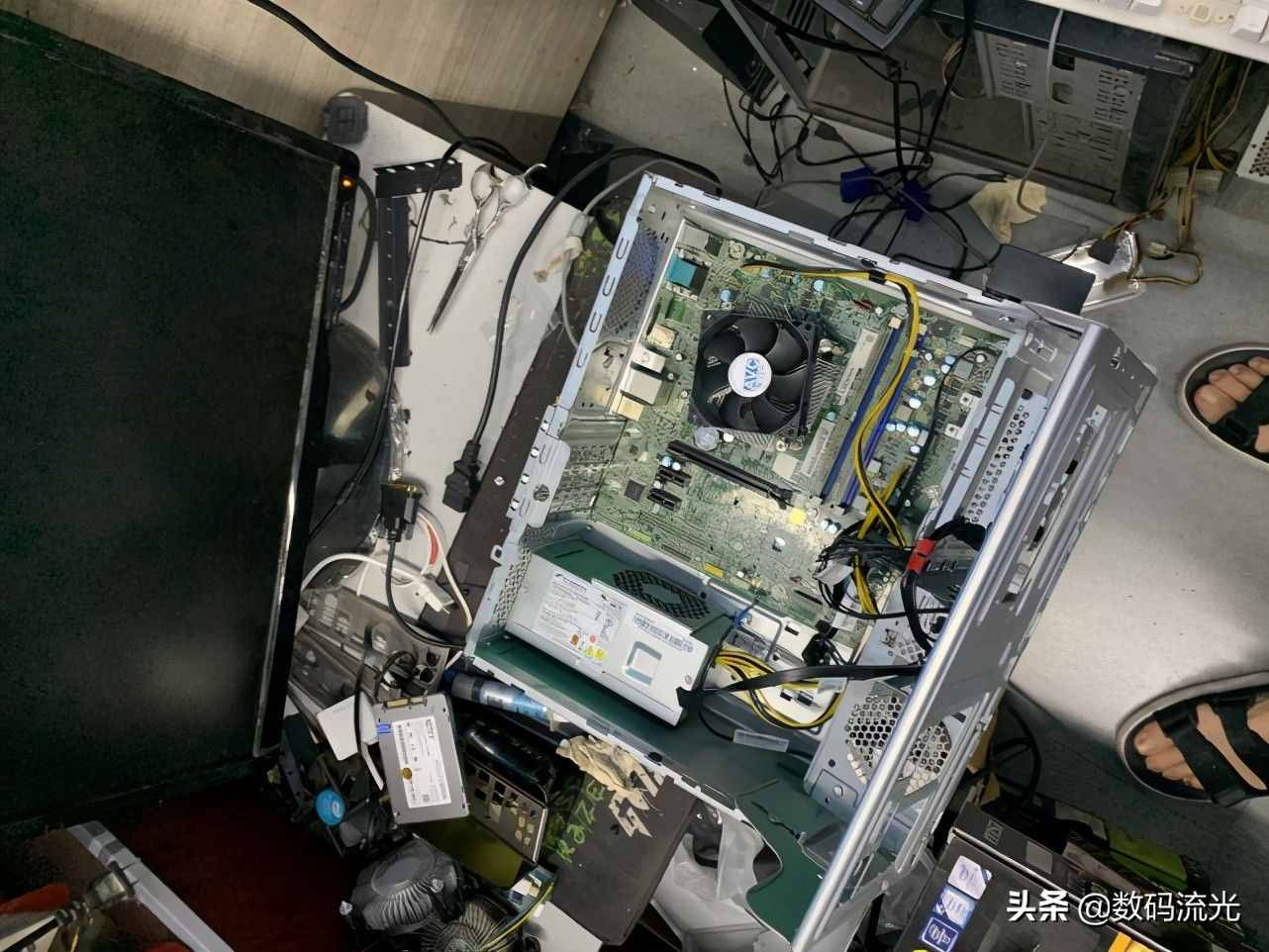 電腦一直發(fā)出異響，我說硬盤壞了，客戶：沒摔沒碰怎么可能會壞？