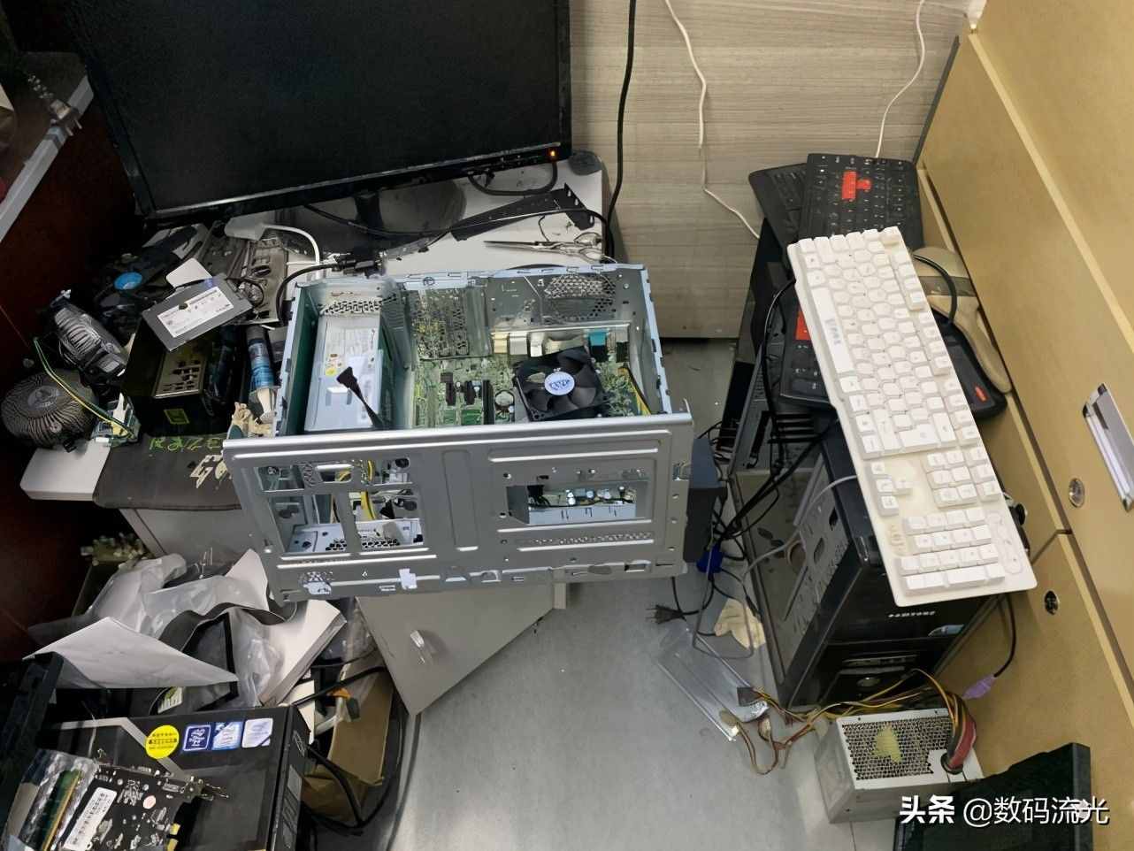 電腦一直發(fā)出異響，我說硬盤壞了，客戶：沒摔沒碰怎么可能會壞？