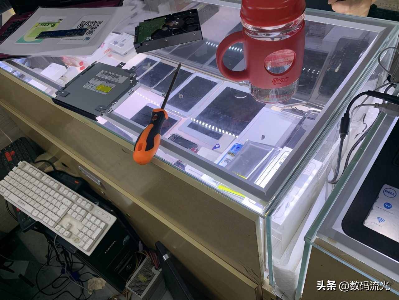 電腦一直發(fā)出異響，我說硬盤壞了，客戶：沒摔沒碰怎么可能會壞？