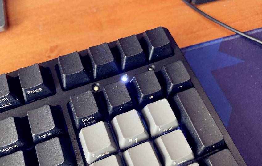 電腦顯示器黑屏了怎么辦？學(xué)會(huì)這幾招你也是電腦老司機(jī)