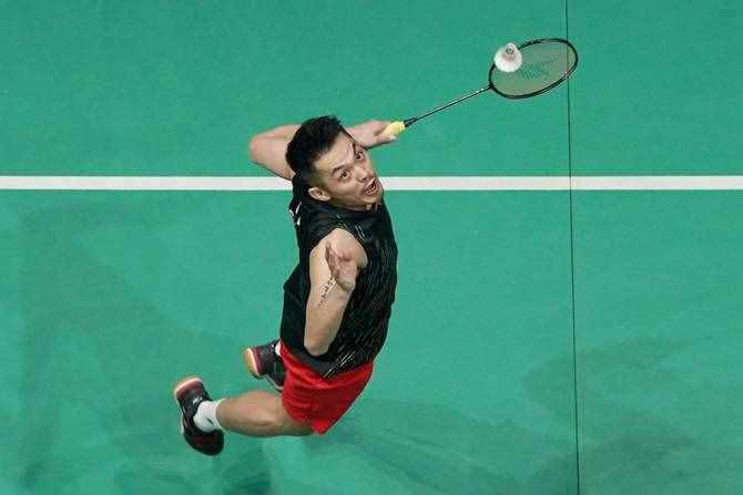 球類運動的速度王者，時速可達(dá)493公里，羽毛球擊碎西瓜你也可以