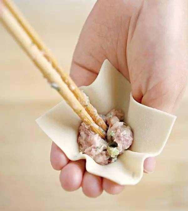 手把手教你包餛飩 每個(gè)步驟都配高清圖 別再說(shuō)你學(xué)不會(huì)了