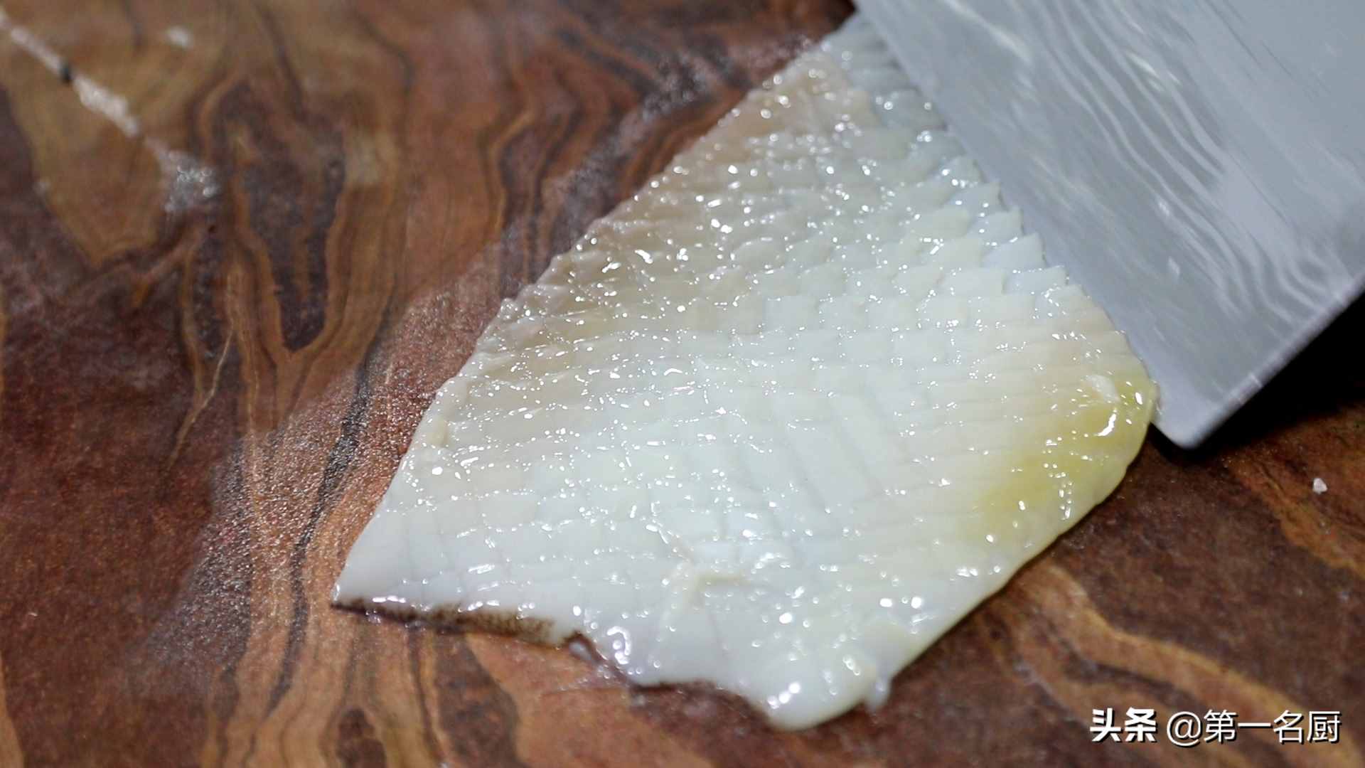 廚師長教你青椒炒魷魚的家常做法，鮮香嫩滑，回味無窮，先收藏了