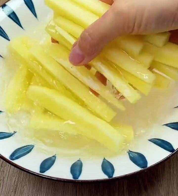 教你怎么炸薯?xiàng)l才會(huì)又香又脆