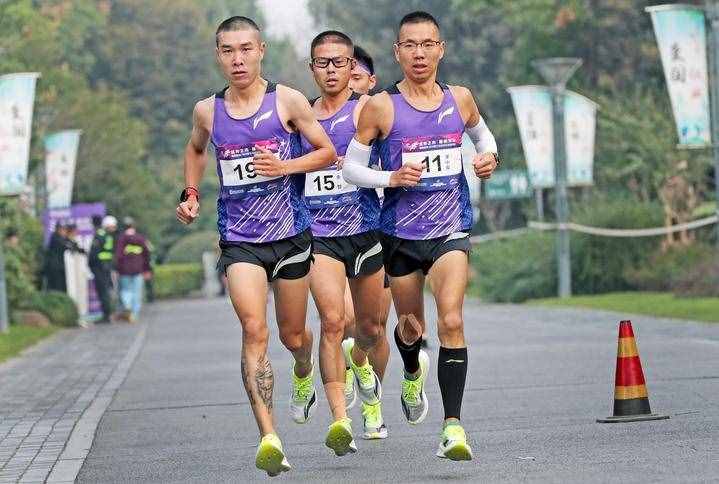 為什么中年人愛跑馬拉松？為什么年輕人跑不過中年人？