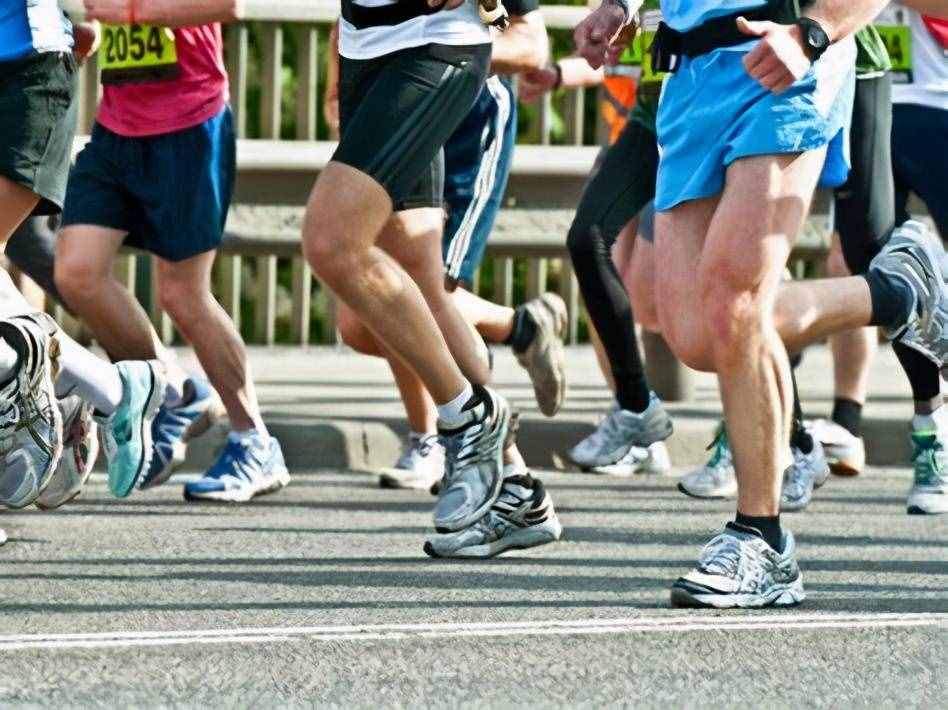 為什么中年人愛跑馬拉松？為什么年輕人跑不過中年人？