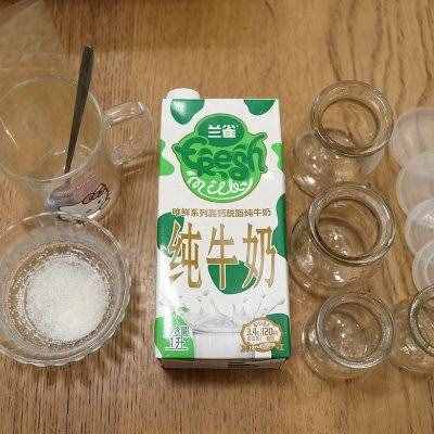 吃了這碗水果凍牛奶布丁，一口下肚感覺超暖