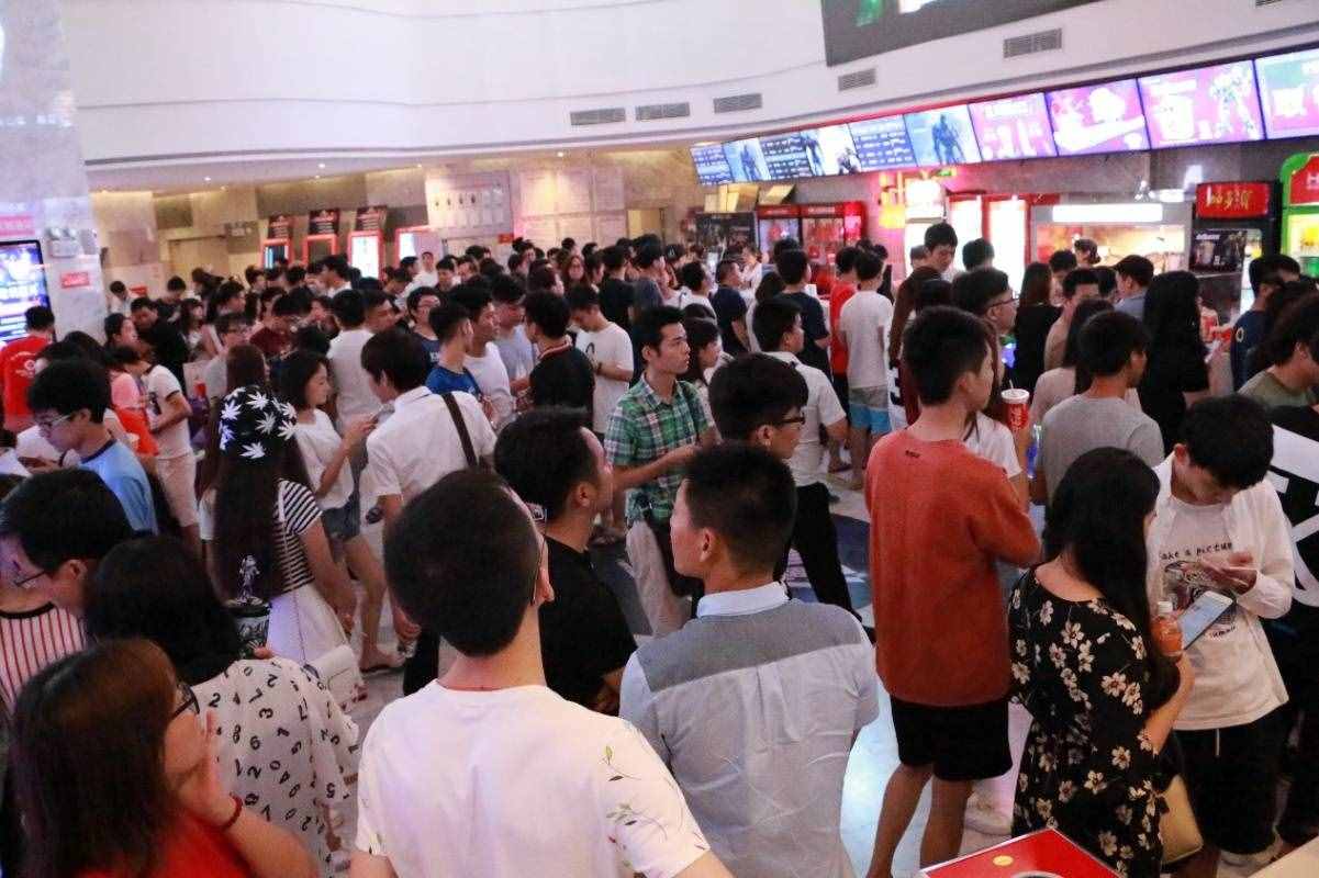 華誼兄弟影院《變形金剛5》零點首映嗨翻全場 與您共赴十年之約