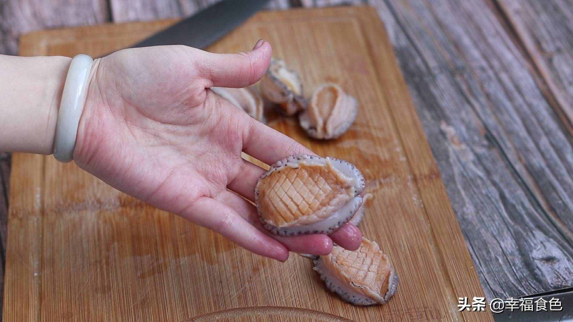 教你一個鮑魚好吃的做法，不煮不燉，簡單蒸一蒸，營養(yǎng)又美味
