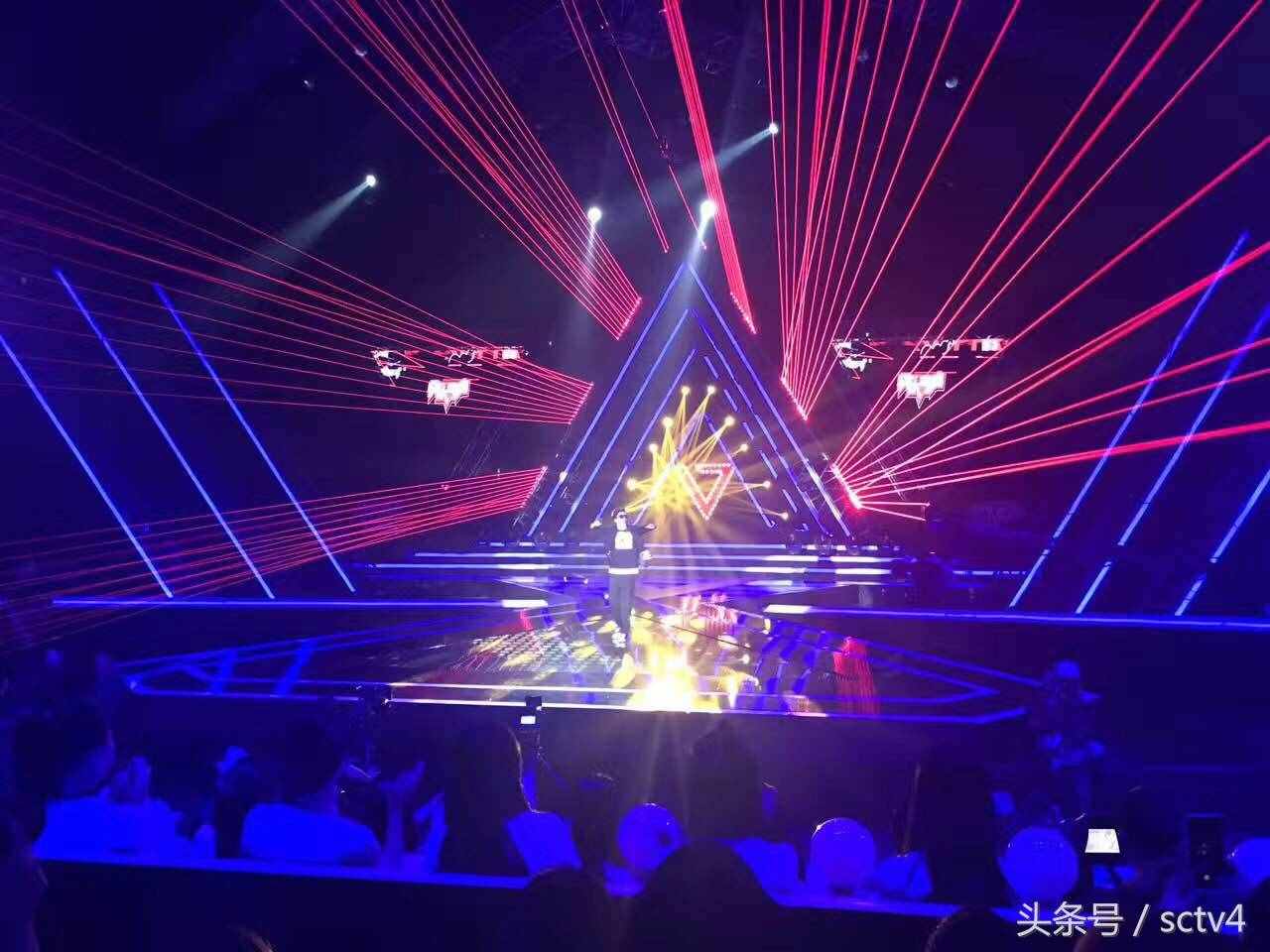 快樂男聲成都賽區(qū)總決賽 小鮮肉與花美男誰與爭峰