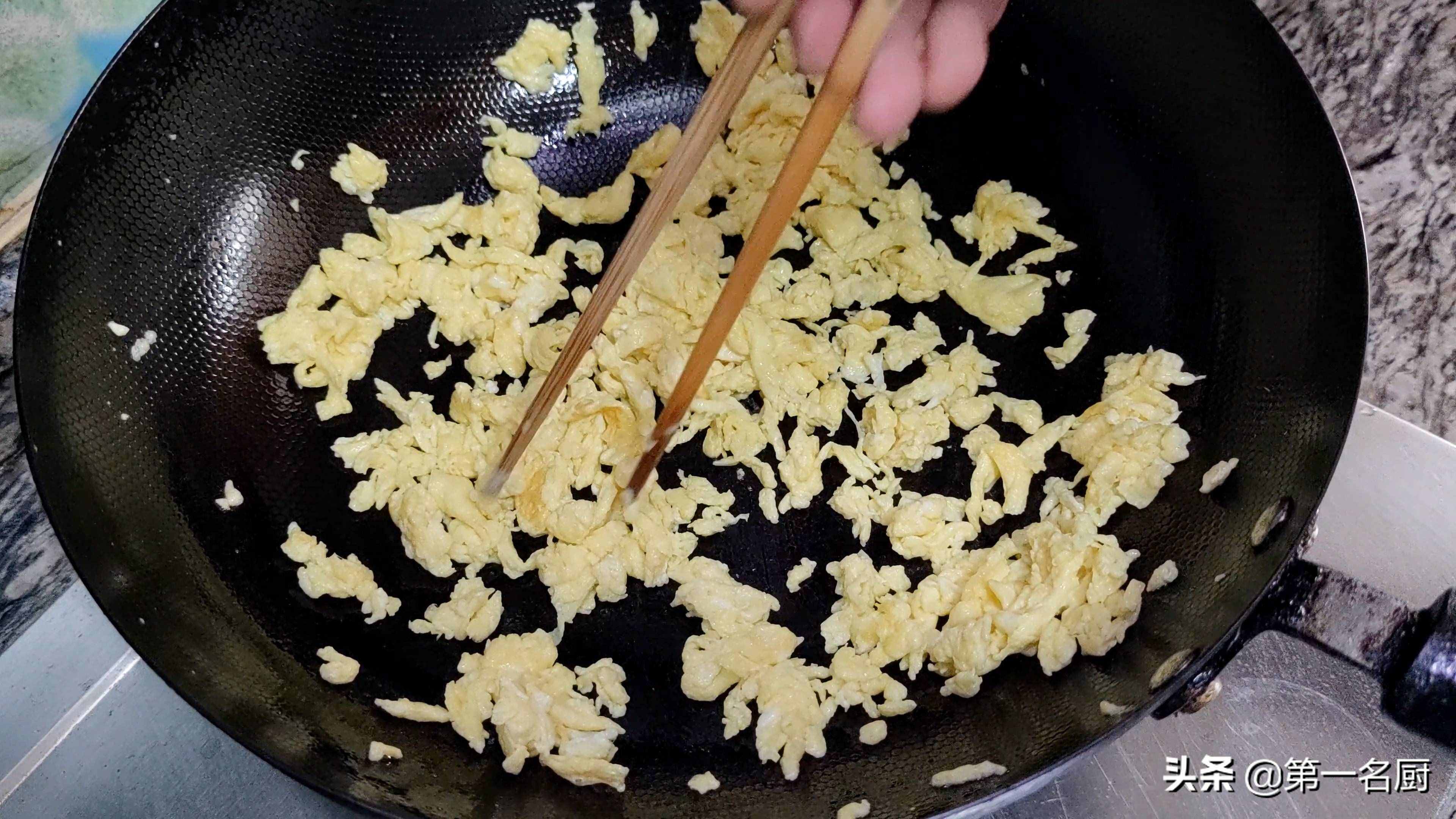 素包子的家常做法，無需發(fā)面就能做，皮薄餡大又營養(yǎng)，好吃看得見