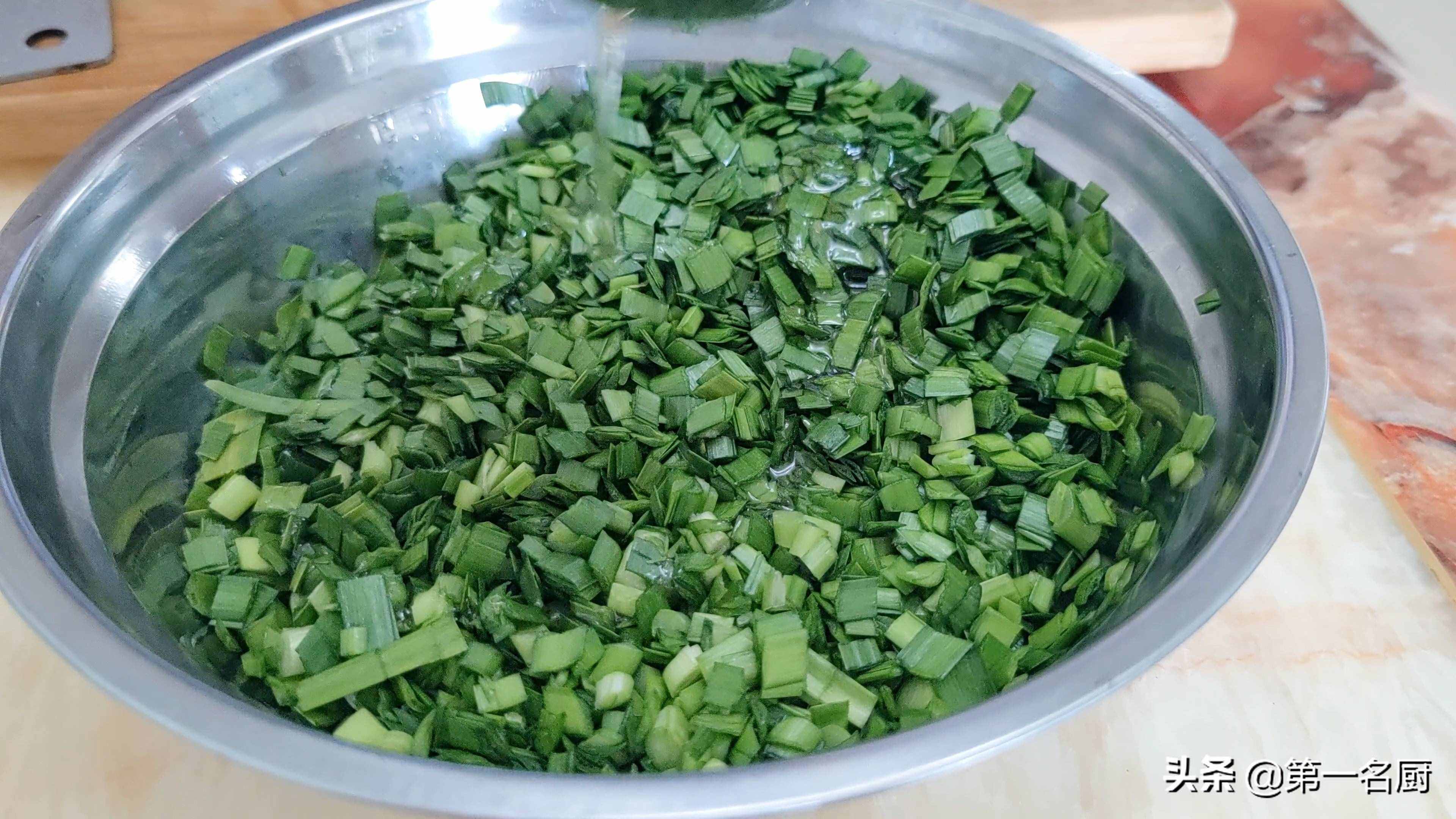素包子的家常做法，無需發(fā)面就能做，皮薄餡大又營養(yǎng)，好吃看得見