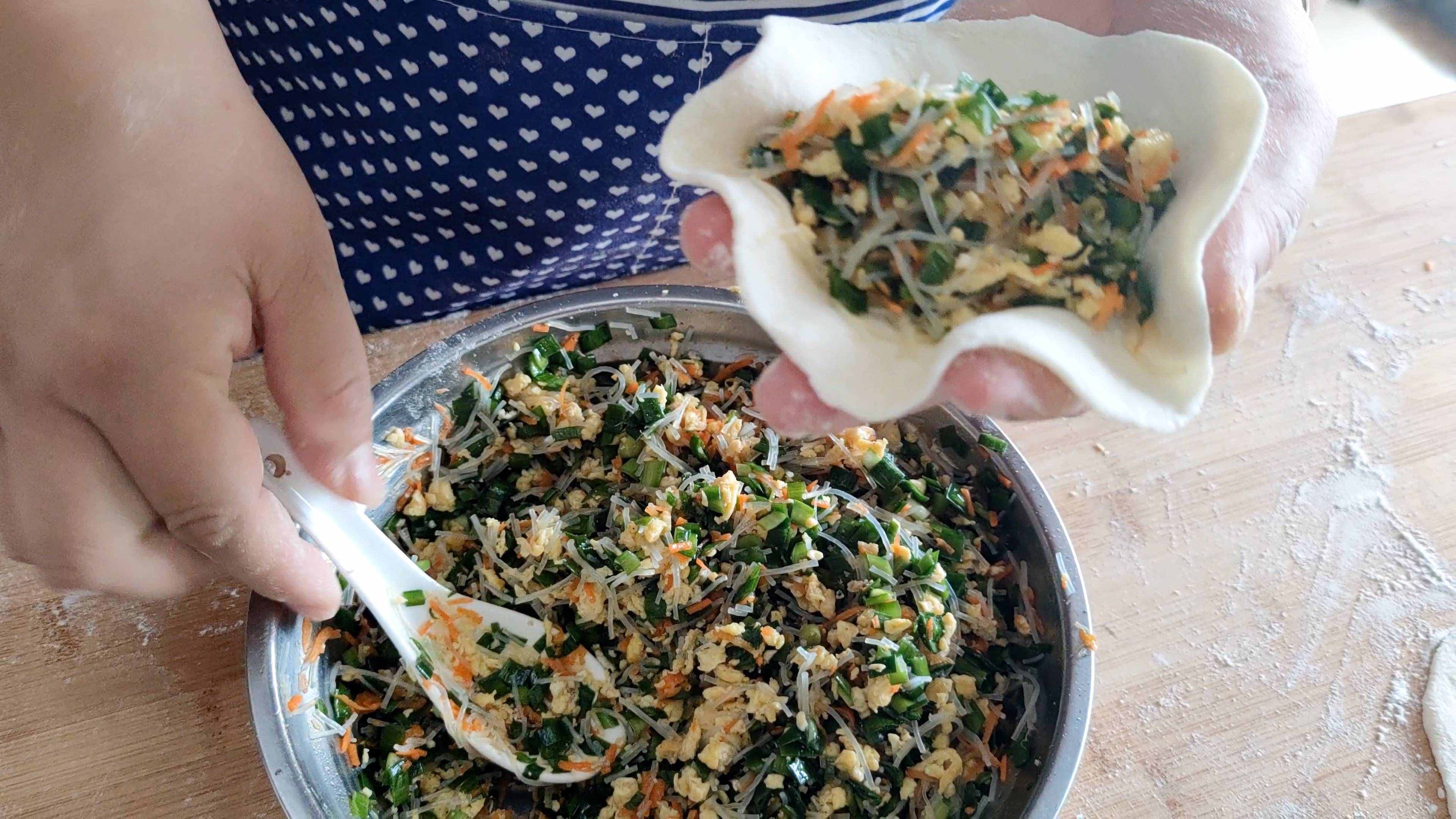 素包子的家常做法，無需發(fā)面就能做，皮薄餡大又營養(yǎng)，好吃看得見