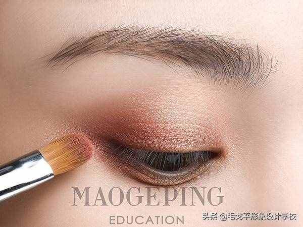 最不容易出錯(cuò)的下垂狗狗眼妝畫法，無辜萌妹感盡顯