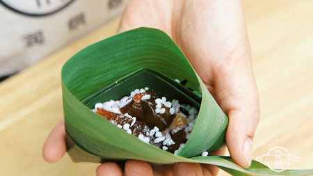 動(dòng)圖+詳解，1分鐘教你花式包粽子