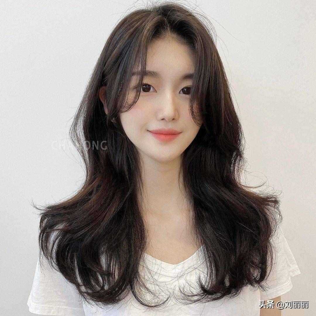 女發(fā)不能亂剪，16款時尚發(fā)型送給大家，好看瘦臉不顯老