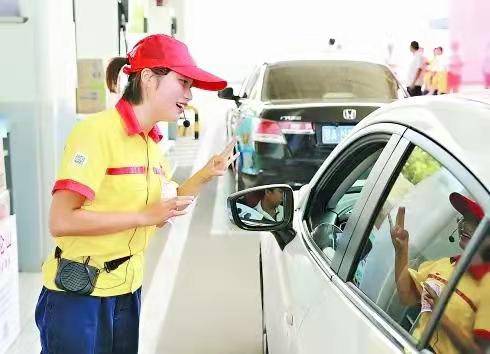 汽車“加200”和“加滿油”里面暗藏學(xué)問，老司機省錢新手卻傷車