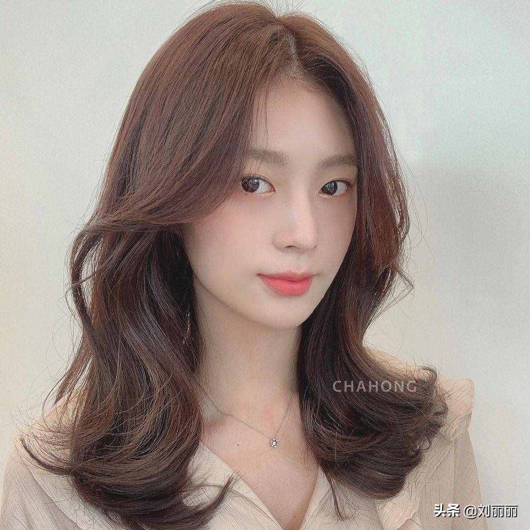 女發(fā)不能亂剪，16款時尚發(fā)型送給大家，好看瘦臉不顯老