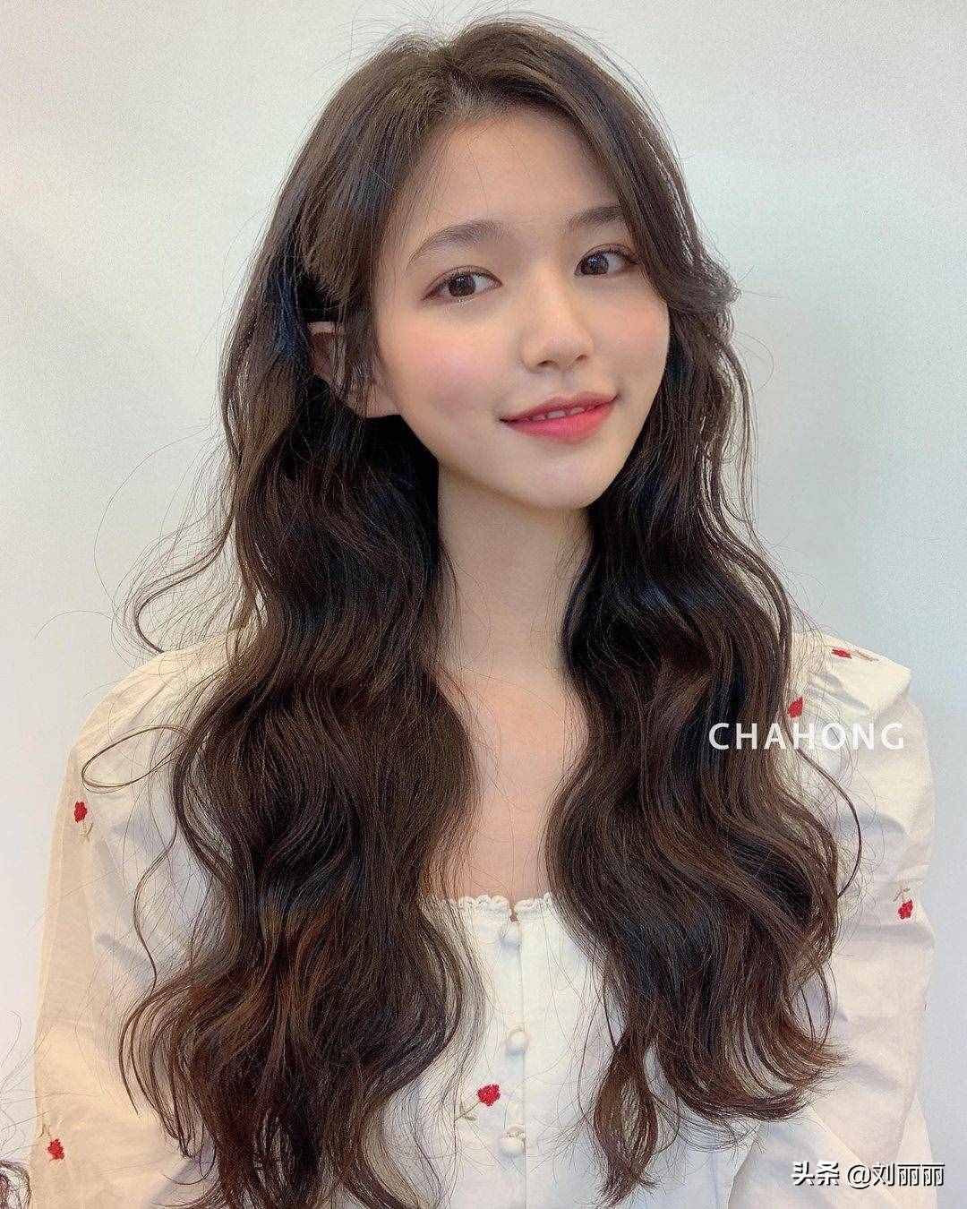 女發(fā)不能亂剪，16款時尚發(fā)型送給大家，好看瘦臉不顯老