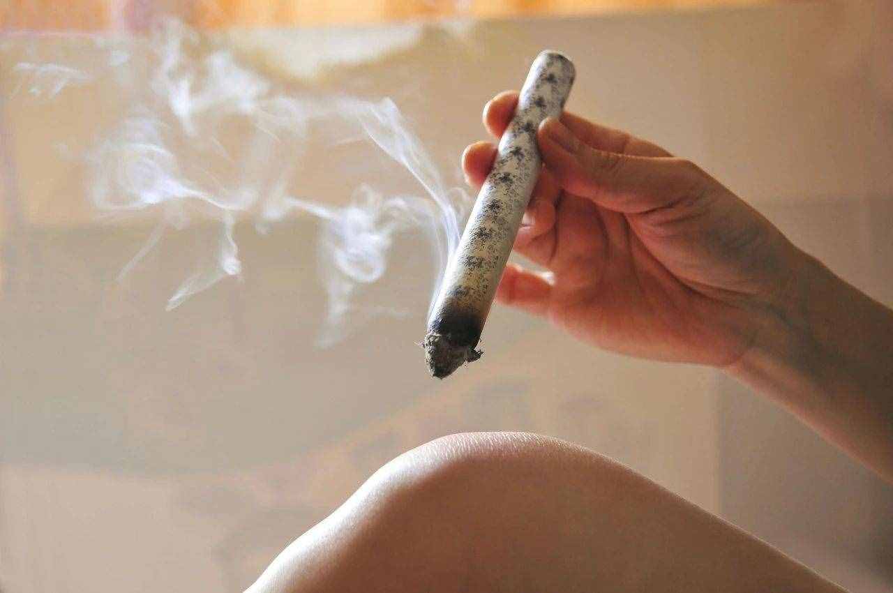 最顯老的不是皺紋，而是眼袋！祛除眼袋的3個妙招，簡單效果好