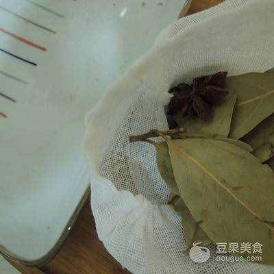 五香鹵豬蹄的做法