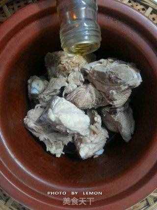養(yǎng)顏瘦身~~白蘿卜燉排骨湯的做法步驟:4