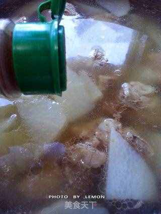 養(yǎng)顏瘦身~~白蘿卜燉排骨湯的做法步驟:8