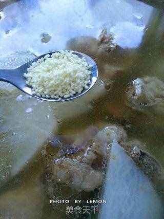 養(yǎng)顏瘦身~~白蘿卜燉排骨湯的做法步驟:10