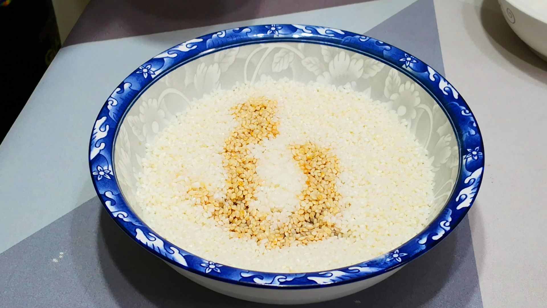 包肉粽子時(shí)，最忌泡完米直接就包，多加1步，粽子更香更好吃