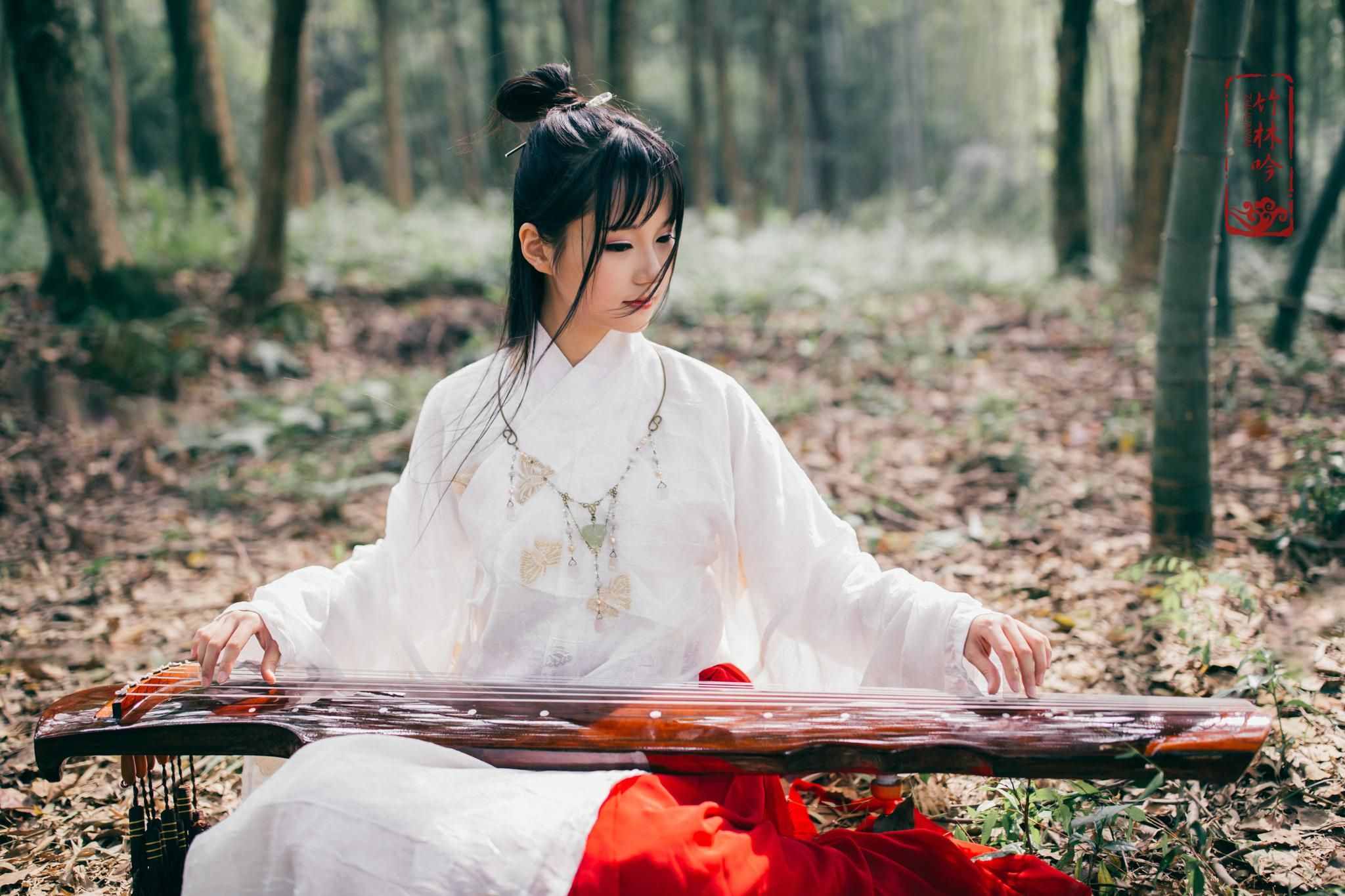 李白看到竹子寫(xiě)唐詩(shī)，10字是寫(xiě)竹名句，最后兩句寫(xiě)明做人道理