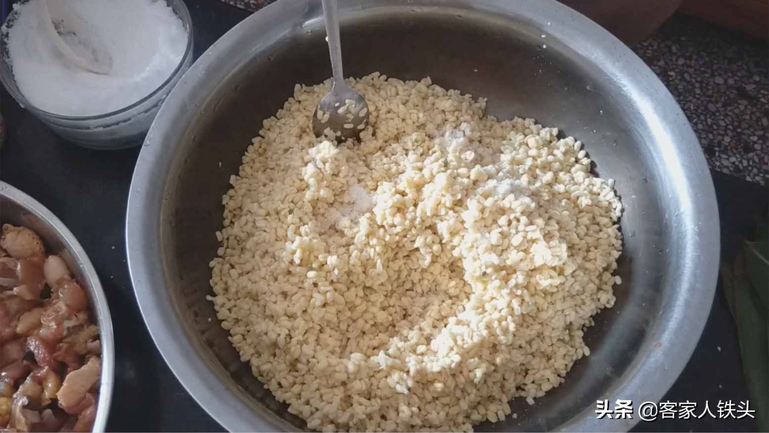 端午節(jié)快到了，教你做客家咸肉粽，香糯好吃，一口氣吃3個(gè)真過癮
