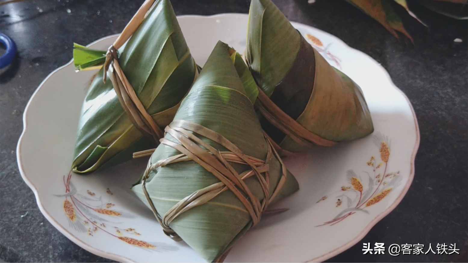 端午節(jié)快到了，教你做客家咸肉粽，香糯好吃，一口氣吃3個(gè)真過癮