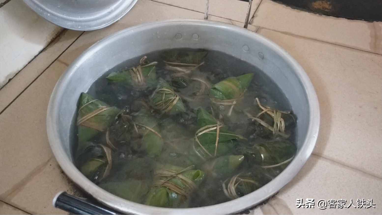 端午節(jié)快到了，教你做客家咸肉粽，香糯好吃，一口氣吃3個真過癮