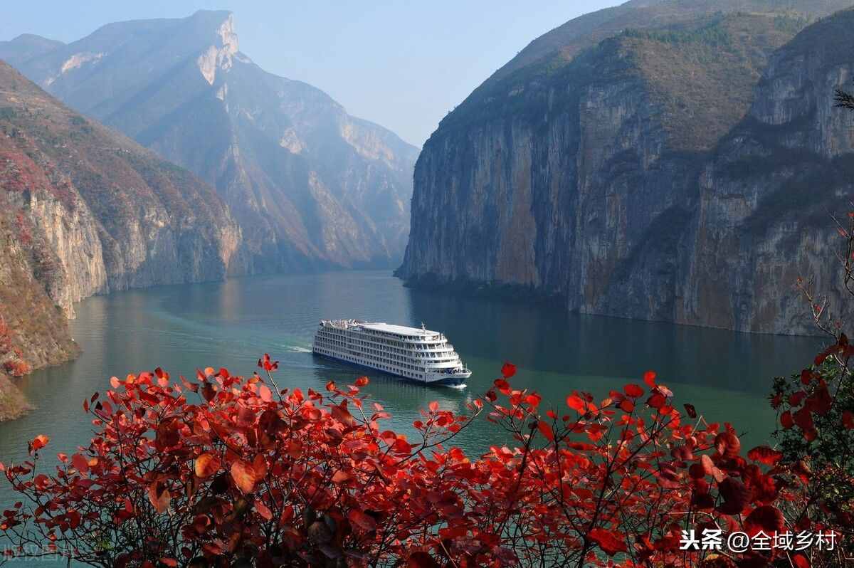 三峽是哪三個峽的總稱？瞿塘峽最險峻，巫峽最好看，西陵峽景最多
