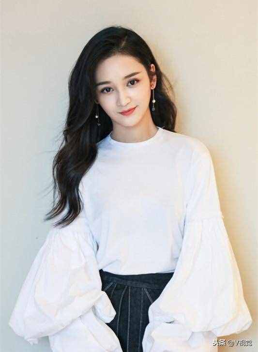 迪麗熱巴、李溪芮、王一楠、王一菲等主演《漂亮的李慧珍》