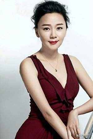 迪麗熱巴、李溪芮、王一楠、王一菲等主演《漂亮的李慧珍》