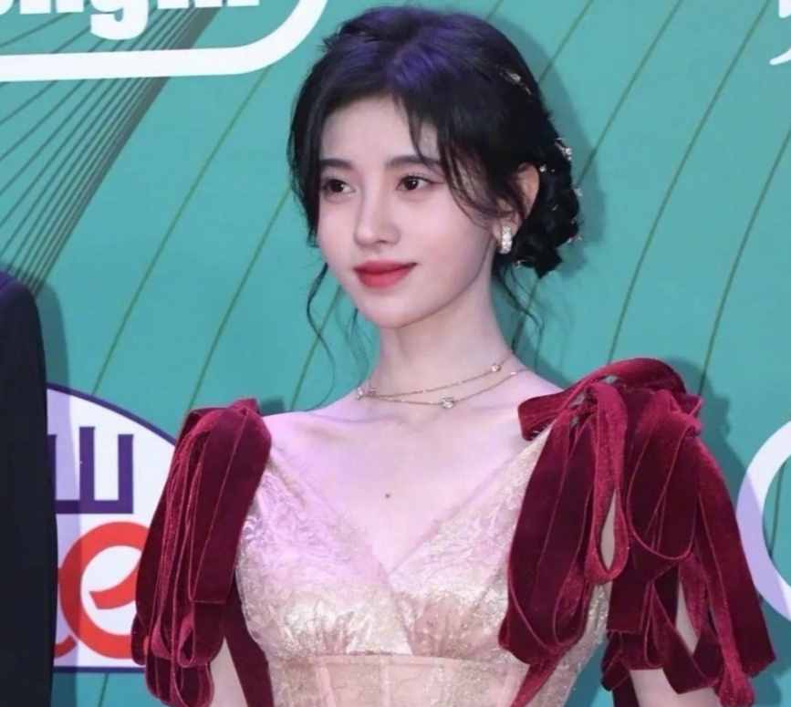 白玉蘭女星高清生圖，譚松韻娃娃臉狀態(tài)滿分，鞠婧祎卻讓我看呆了