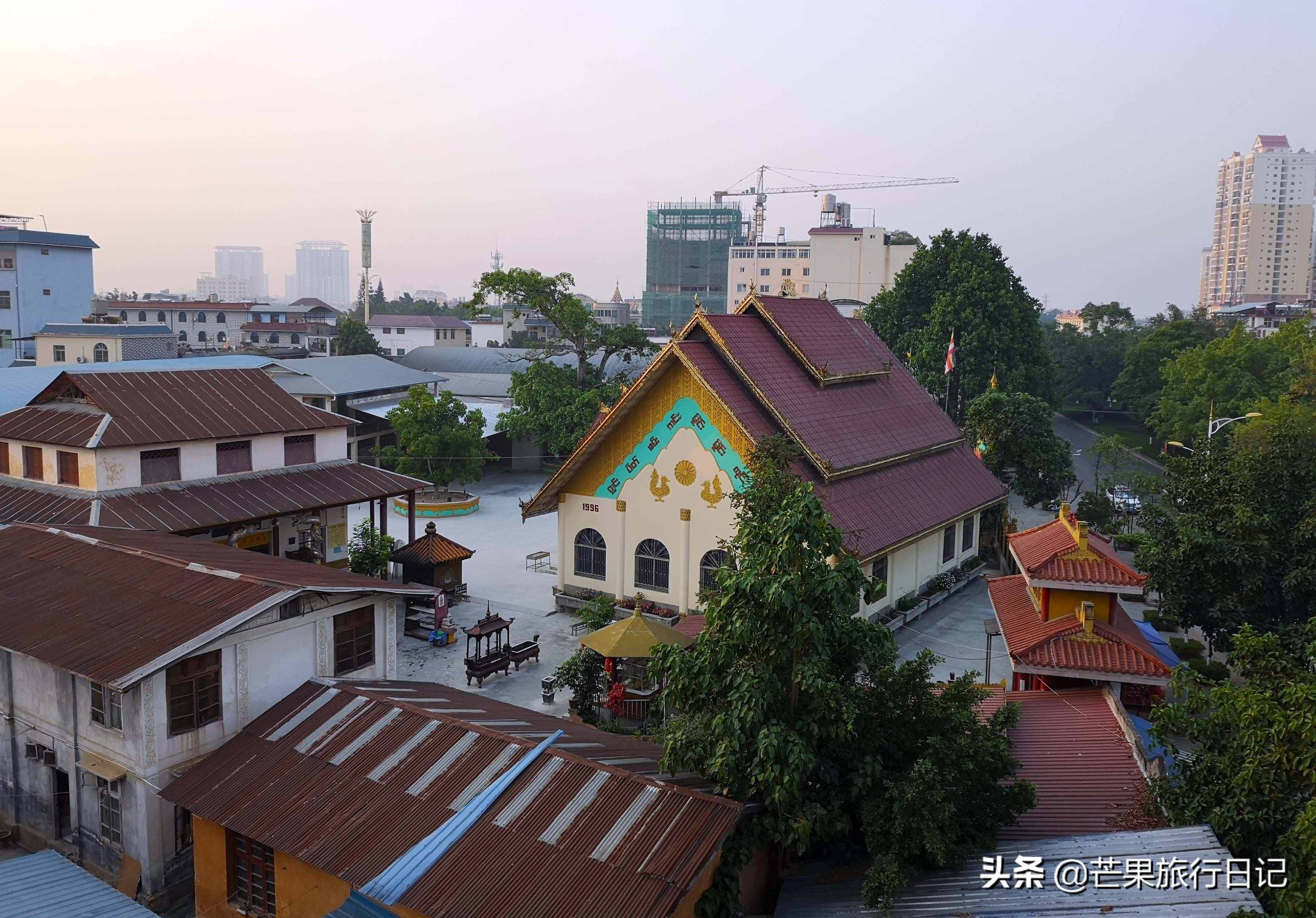 云南邊境城市瑞麗，三面都與緬甸相連，街上隨處可見緬甸女人
