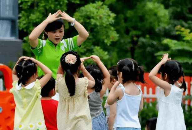 一名幼師曬出工資單，抱怨活多錢少待遇差，家長(zhǎng)：這還不知足？