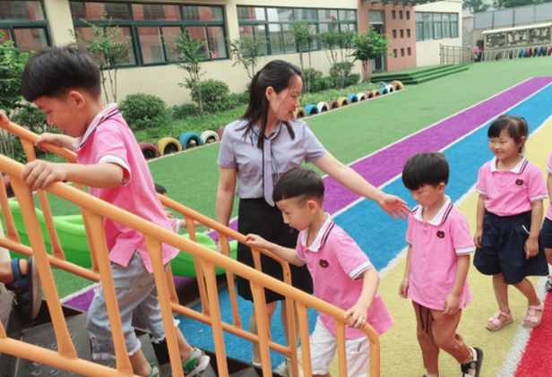 一名幼師曬出工資單，抱怨活多錢少待遇差，家長(zhǎng)：這還不知足？