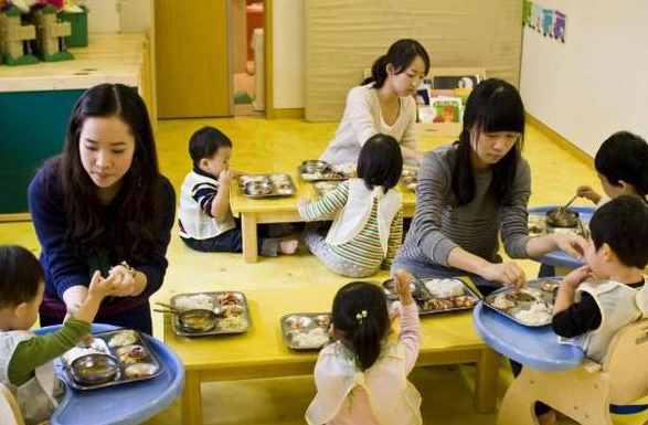 一名幼師曬出工資單，抱怨活多錢少待遇差，家長(zhǎng)：這還不知足？