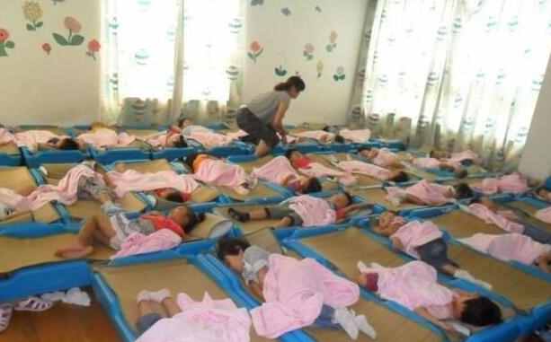 一名幼師曬出工資單，抱怨活多錢少待遇差，家長(zhǎng)：這還不知足？